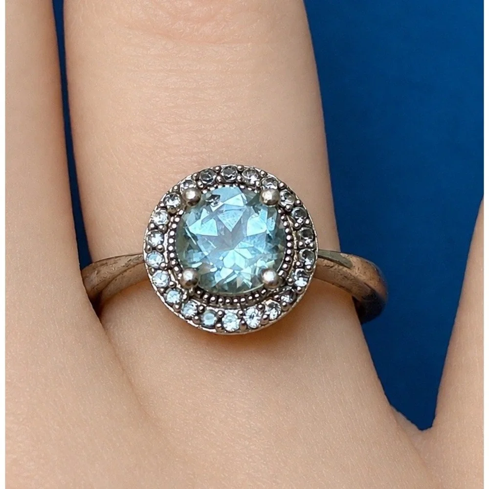 N/A aquamarine white